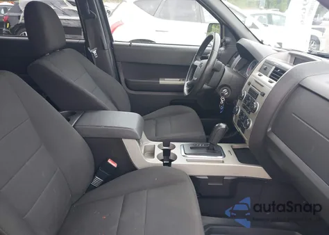 2010 Ford Escape Xlt z USA, uszkodzony, nr VIN 1FMCU0D79AKB11463